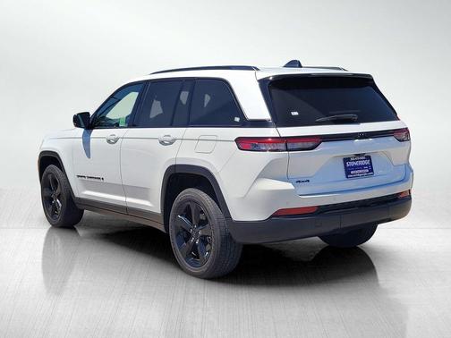 Bright White Clearcoat 2023 Jeep Grand Cherokee Altitude