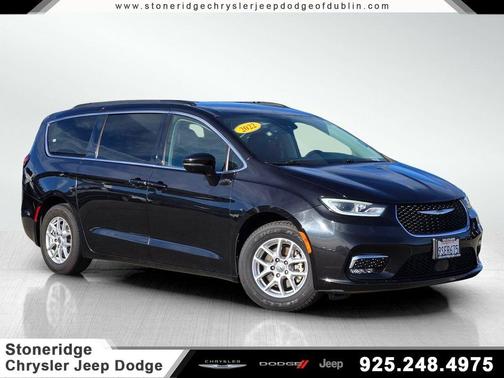 Brilliant Black Crystal Pearlcoat 2022 Chrysler Pacifica Touring-L