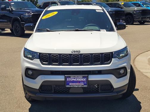 Bright White Clearcoat 2026 Jeep Compass Latitude