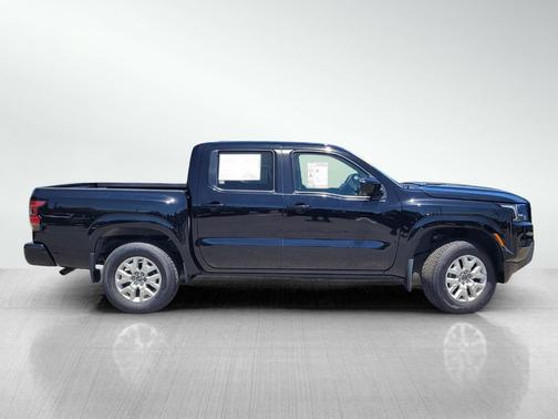 Black 2022 Nissan Frontier SV