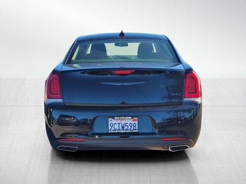 2022 Chrysler 300 Touring L
