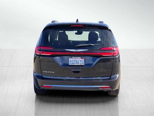 2022 Chrysler Pacifica Touring-L