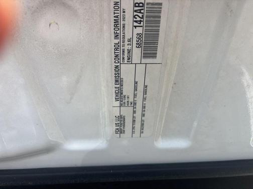 Bright White Clearcoat 2023 Jeep Grand Cherokee Overland