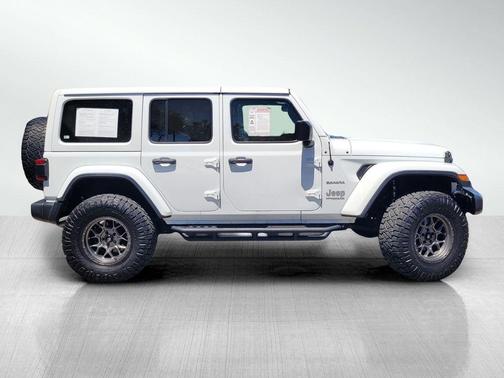 Bright White Clearcoat 2018 Jeep Wrangler Unlimited Sahara