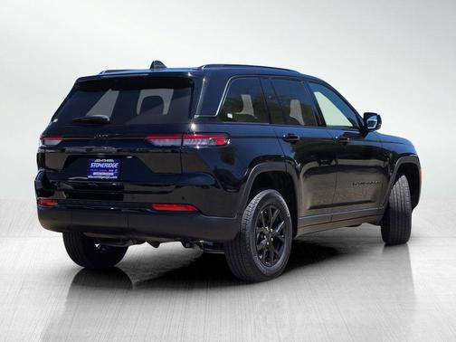 Diamond Black 2025 Jeep Grand Cherokee Laredo
