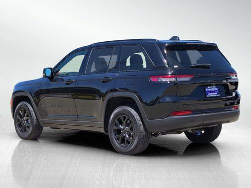 Diamond Black 2025 Jeep Grand Cherokee Laredo