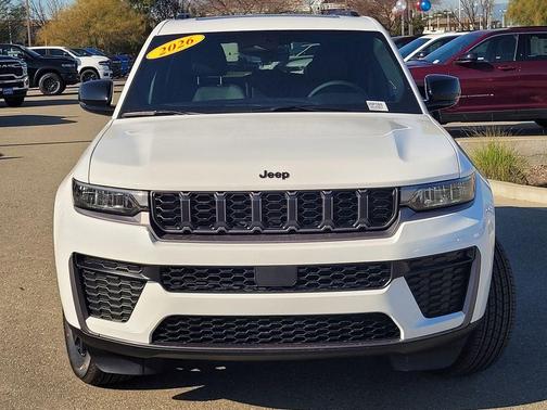 2026 Jeep Grand Cherokee Laredo