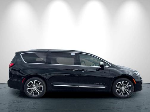 Diamond Black 2026 Chrysler Pacifica Pinnacle