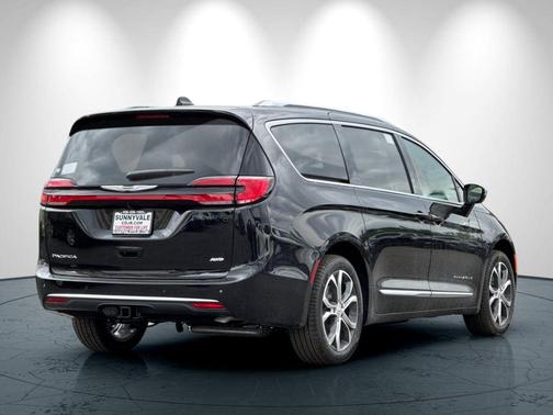 Diamond Black 2026 Chrysler Pacifica Pinnacle