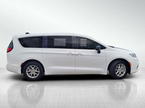 Bright White Clearcoat 2025 Chrysler Pacifica Select