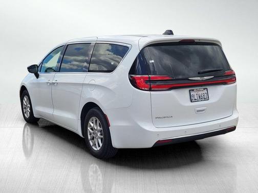 Bright White Clearcoat 2025 Chrysler Pacifica Select