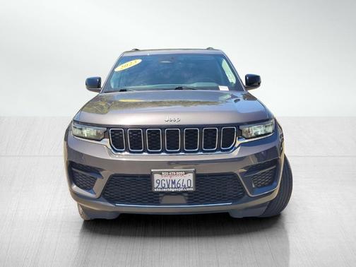 Metallic 2023 Jeep Grand Cherokee Laredo