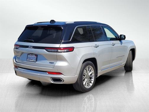 2022 Jeep Grand Cherokee Summit
