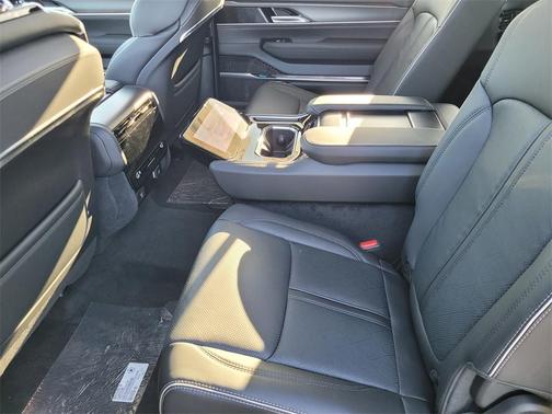 2025 Jeep Grand Wagoneer Series II