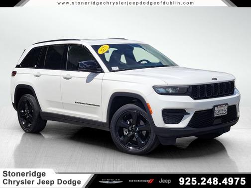 Bright White Clearcoat 2023 Jeep Grand Cherokee Altitude