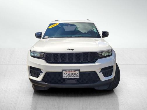 Bright White Clearcoat 2023 Jeep Grand Cherokee Altitude