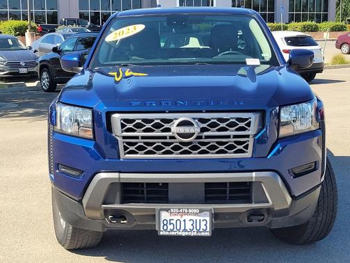 2023 Nissan Frontier SV