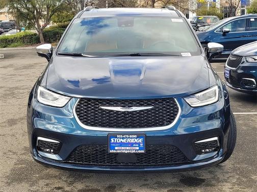 2025 Chrysler Pacifica Hybrid Pinnacle