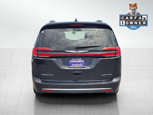 Brilliant Black Crystal Pearlcoat 2023 Chrysler Pacifica Limited