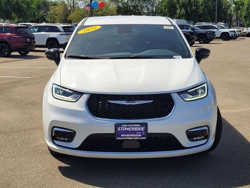 2026 Chrysler Pacifica Select