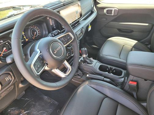 Black Clearcoat 2026 Jeep Wrangler Sahara