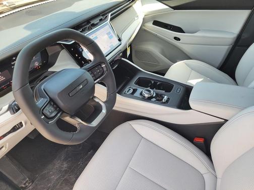 Diamond Black 2026 Jeep Cherokee LAREDO/LIMITED