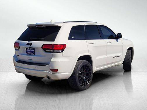 Bright White Clearcoat 2021 Jeep Grand Cherokee Laredo X