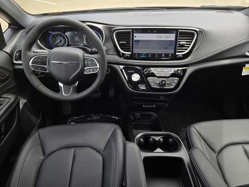 Diamond Black 2026 Chrysler Pacifica Select