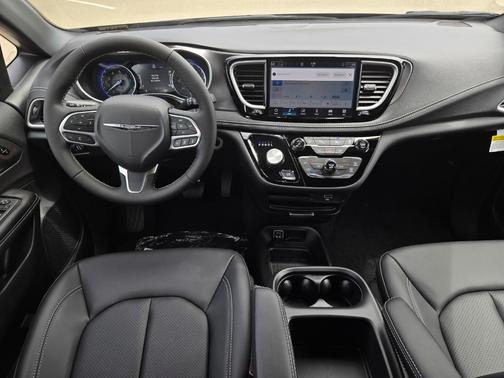 Diamond Black 2026 Chrysler Pacifica Select