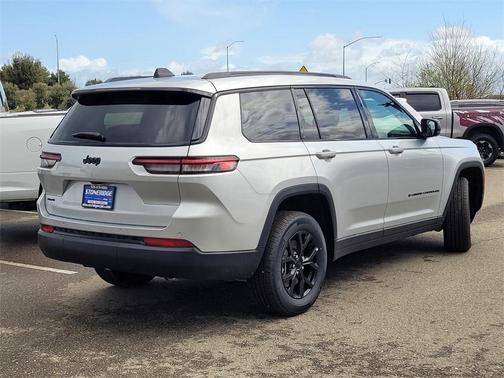 2025 Jeep Grand Cherokee L Laredo