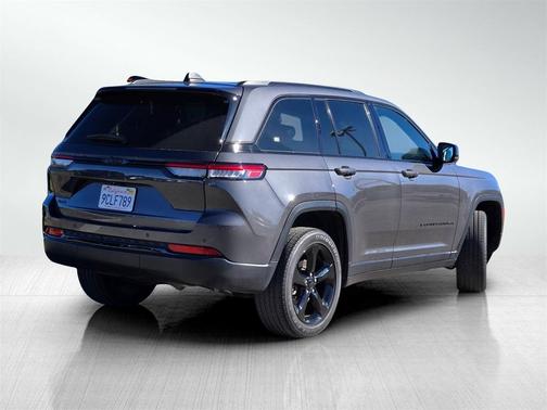 2022 Jeep Grand Cherokee Altitude