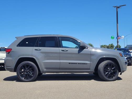 2022 Jeep Grand Cherokee WK Laredo
