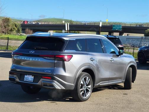 2022 INFINITI QX60 Luxe