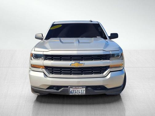 Silver Ice Metallic 2018 Chevrolet Silverado 1500 Custom