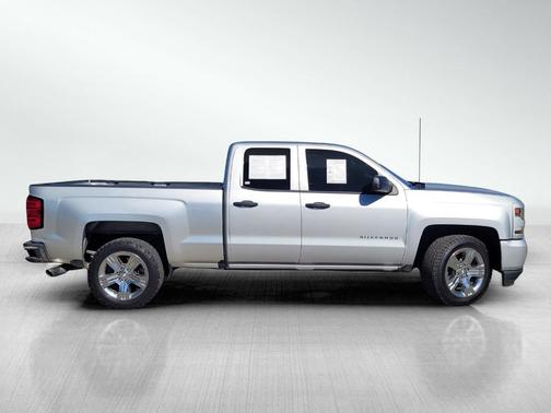 Silver Ice Metallic 2018 Chevrolet Silverado 1500 Custom