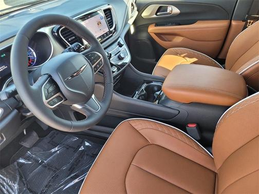 2025 Chrysler Pacifica Hybrid Pinnacle