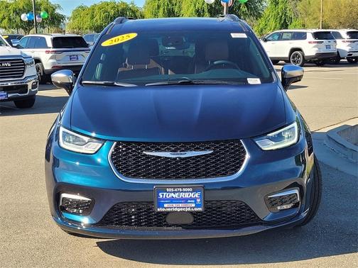 2025 Chrysler Pacifica Hybrid Pinnacle