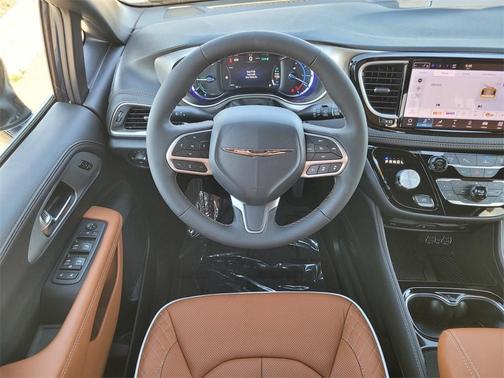 2025 Chrysler Pacifica Hybrid Pinnacle