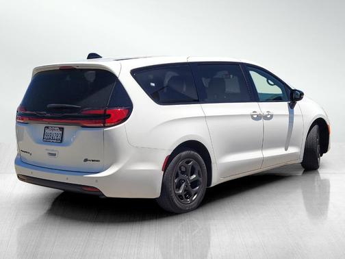 Bright White Clearcoat 2023 Chrysler Pacifica Hybrid Limited