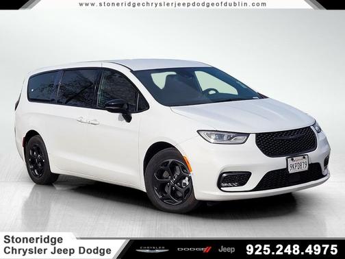 2024 Chrysler Pacifica Hybrid Select