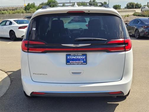 2022 Chrysler Pacifica Touring-L