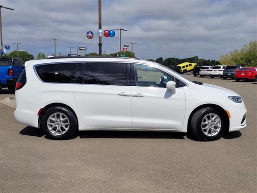 2022 Chrysler Pacifica Touring-L