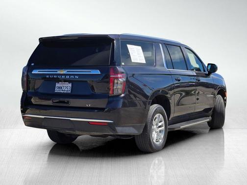 Dark Ash Metallic 2024 Chevrolet Suburban LT