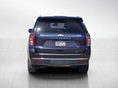 Dark Ash Metallic 2024 Chevrolet Suburban LT