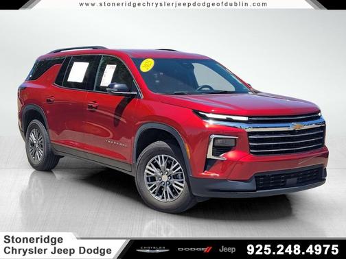 Radiant Red 2025 Chevrolet Traverse LT
