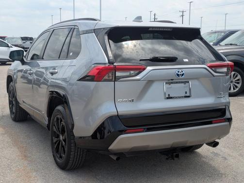 2022 Toyota RAV4 Hybrid SE
