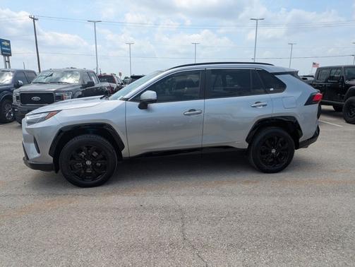 2022 Toyota RAV4 Hybrid SE
