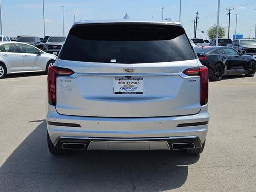 Radiant Silver Metallic 2020 Cadillac XT6 Premium Luxury FWD