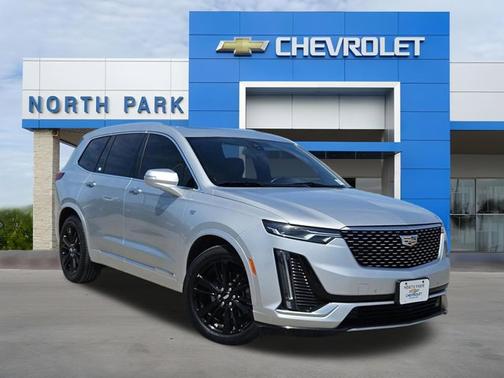 Radiant Silver Metallic 2020 Cadillac XT6 Premium Luxury FWD