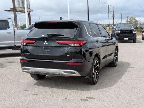 2022 Mitsubishi Outlander SE